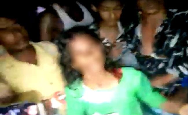 कटिहार : ग्रामीणों ने महिला को बच्चा चोर के आरोप में दौड़ा-दौड़ा कर पीटा, फिर…