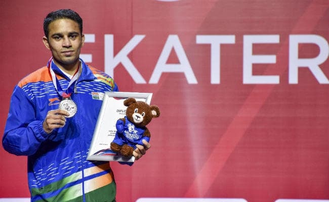 अभ्यास के लिए देर से पहुंचने वाले अमित पंघाल ने रजत पदक के साथ रचा इतिहास