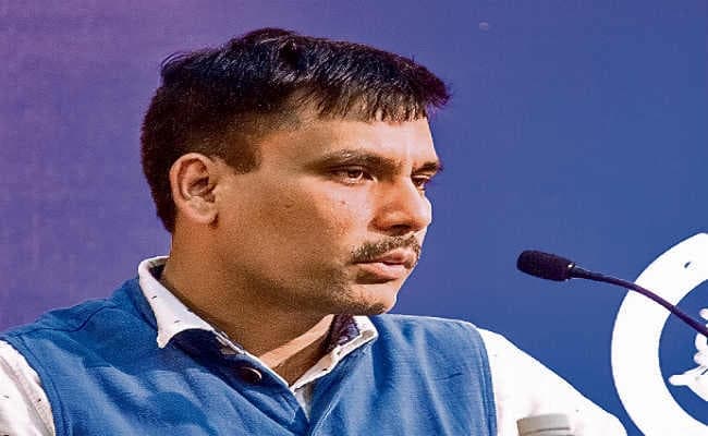 गांव की कुछ मिट्टी मिल जायेगी…