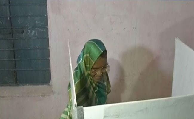 दंतेवाड़ा विधानसभा सीट पर हुए उपचुनाव में 60.1 फीसदी वोटरों ने किया मताधिकार का प्रयोग