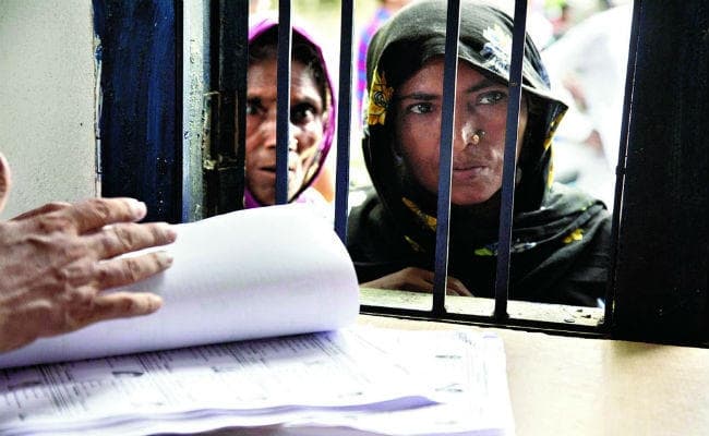 एनआरसी : कई जगहों पर अफरातफरी का माहौल, जन्म प्रमाणपत्र समेत जरूरी दस्तावेज एकत्र करने में जुटे लोग