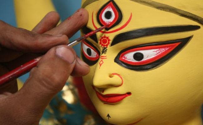 70 साल की उम्र में भी मूर्तियों को दे रहे आकार
