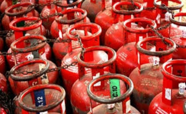 बिना सब्सिडी वाला गैस सिलेंडर 19 रुपये महंगा