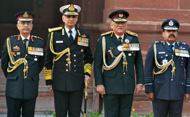 CDS बिपिन रावत ने कहा- तीनों सेनाओं के 1+1+1 का जोड़ ‘पांच या सात” होना चाहिए, न कि तीन