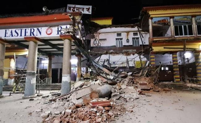 बर्दवान स्टेशन भवन का एक हिस्सा गिरा, दो लोग जख्मी