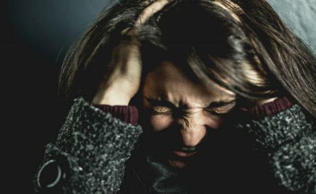 वार्डन का सिर फोड़ा