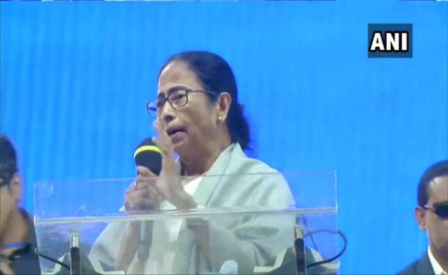CAA और NRC को लेकर फिर हमलावर हुईं ममता बनर्जी, कहा- अधिकार छीनने वाले को मेरी लाश पर से गुजरना होगा