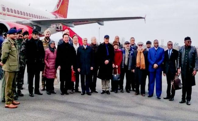 15 देशों के राजनयिक कश्मीर में, सेना से ली जानकारी, नागरिक संस्थाओं के सदस्यों से मिले