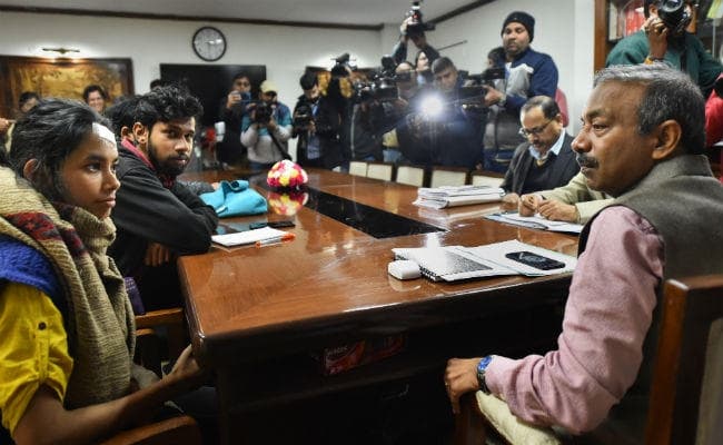 JNU के छात्रों को बड़ी राहत, UGC भरेगा बढ़ी हुई फीस