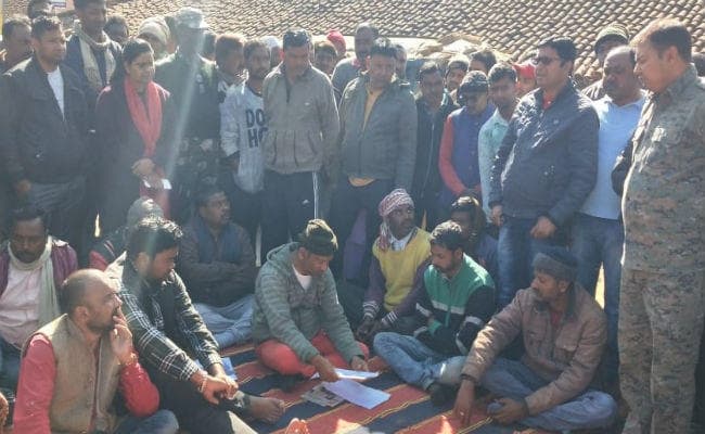 झारखंड : गुमला में ठेकेदार की हत्या, विरोध में दो घंटे सड़क जाम, भाजपा नेता भी सड़क पर उतरे