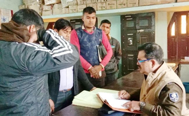 समस्तीपुर में अपराधियों ने फाइनेंस कंपनी के कर्मियों को कब्जे में लेकर कार्यालय से लूटे 17 लाख रुपये