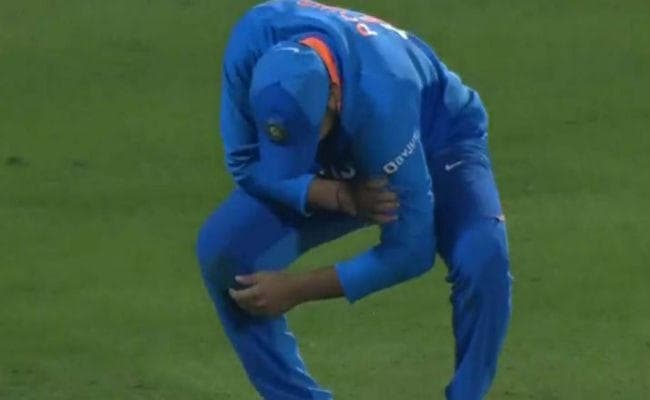 IND vs AUS: रोहित शर्मा के बायें हाथ में चोट लगी, जाना पड़ा मैदान से बाहर
