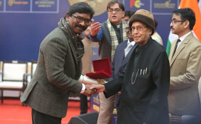 CM हेमंत को मिला ”चैंपियन ऑफ चेंज अवार्ड”, कहा- अवार्ड राज्य की जनता और गुरुजी को समर्पित