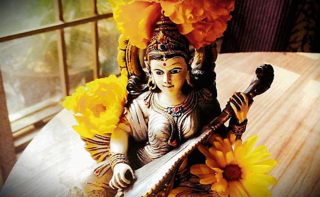 प्रणो: देवी सरस्वती वाजेभिर्वजिनीवती धीनामणित्रयवतु’: कल मनेगी सरस्वती पूजा