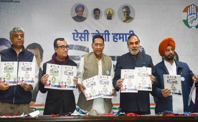 दिल्ली चुनाव : कांग्रेस ने जारी किया घोषणापत्र, बेरोजगारी भत्ता और 300 यूनिट मुफ्त बिजली देने का वादा
