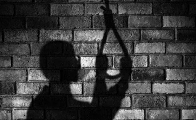 पत्नी की हत्या कर पति ने की आत्महत्या की कोशिश