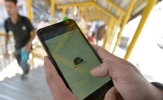 अफजल की सातवीं बरसी पर कश्मीर में मोबाइल इंटरनेट सेवाएं निलंबित