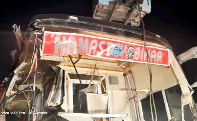 आगरा-लखनऊ एक्सप्रेस वे हादसा : मृतकों में दो पटना के शामिल, …देखें मृतकों और घायलों की सूची