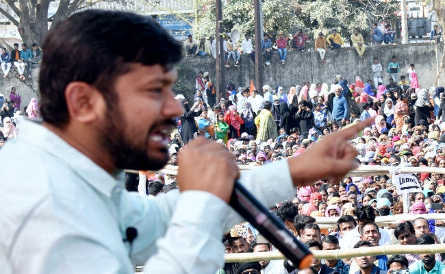 देश पर वर्तमान में शासन करनेवाले अंग्रेजों के साथ ”चाय पे चर्चा” किया करते थे : कन्हैया कुमार