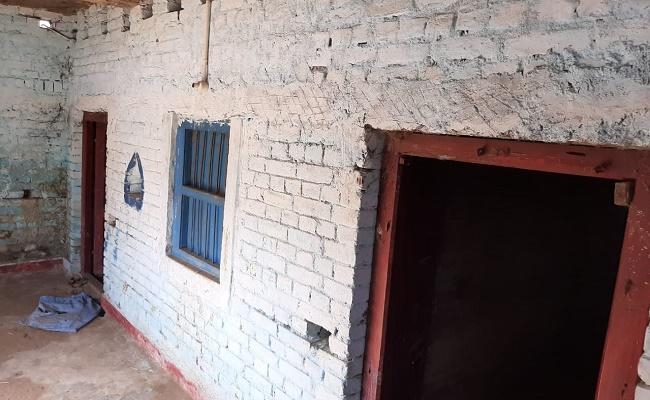 नक्सलियों के सुरक्षा घेरे में रहते हैं माओवादी नेता, गरीब आदिवासियों का करते हैं शोषण….