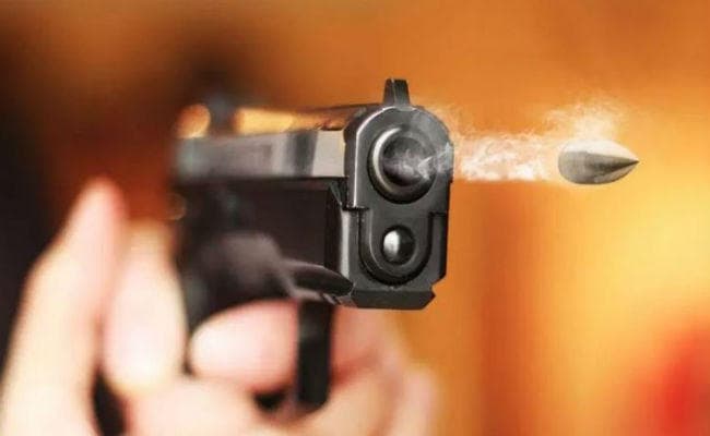मोहनपुर कोलियरी में रविवार रात को जम कर हुई गोलीबारी और बमबाजी