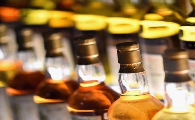 1890 बोतल शराब के साथ चार कारोबारी गिरफ्तार