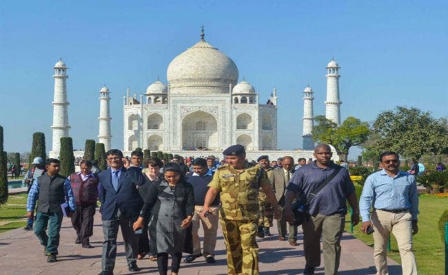 Donald Trump की अगुआई के लिए बेताब आगरा, दुल्हन की तरह सजायी जा रही ”ताज नगरी”