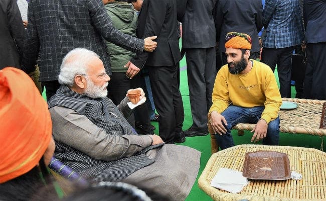 Hunar Haat पहुंचे PM मोदी ने बिहार स्पेशल लिट्टी-चोखा का चखा स्वाद, कुल्हड़ में पी चाय