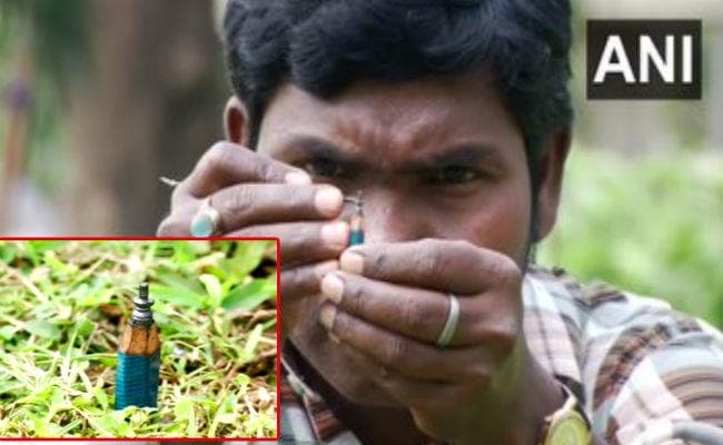 महाशिवरात्रि: ओड़िशा के इस शख्स ने पेंसिल की निब पर ”शिवलिंग” बना दिया