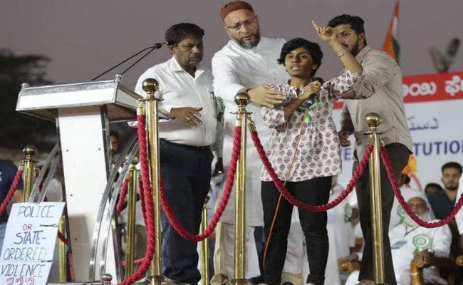 युवती ने एंटी CAA रैली में लगाया ”पाकिस्तान जिंदाबाद” का नारा, कोर्ट ने 14 दिन की न्यायिक हिरासत में भेजा