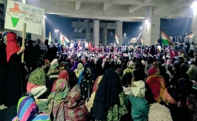 Anti caa protest: CAA के खिलाफ जाफराबाद में शाहीनबाग जैसे हालात, सड़क पर महिलाएं, मेट्रो स्टेशन बंद