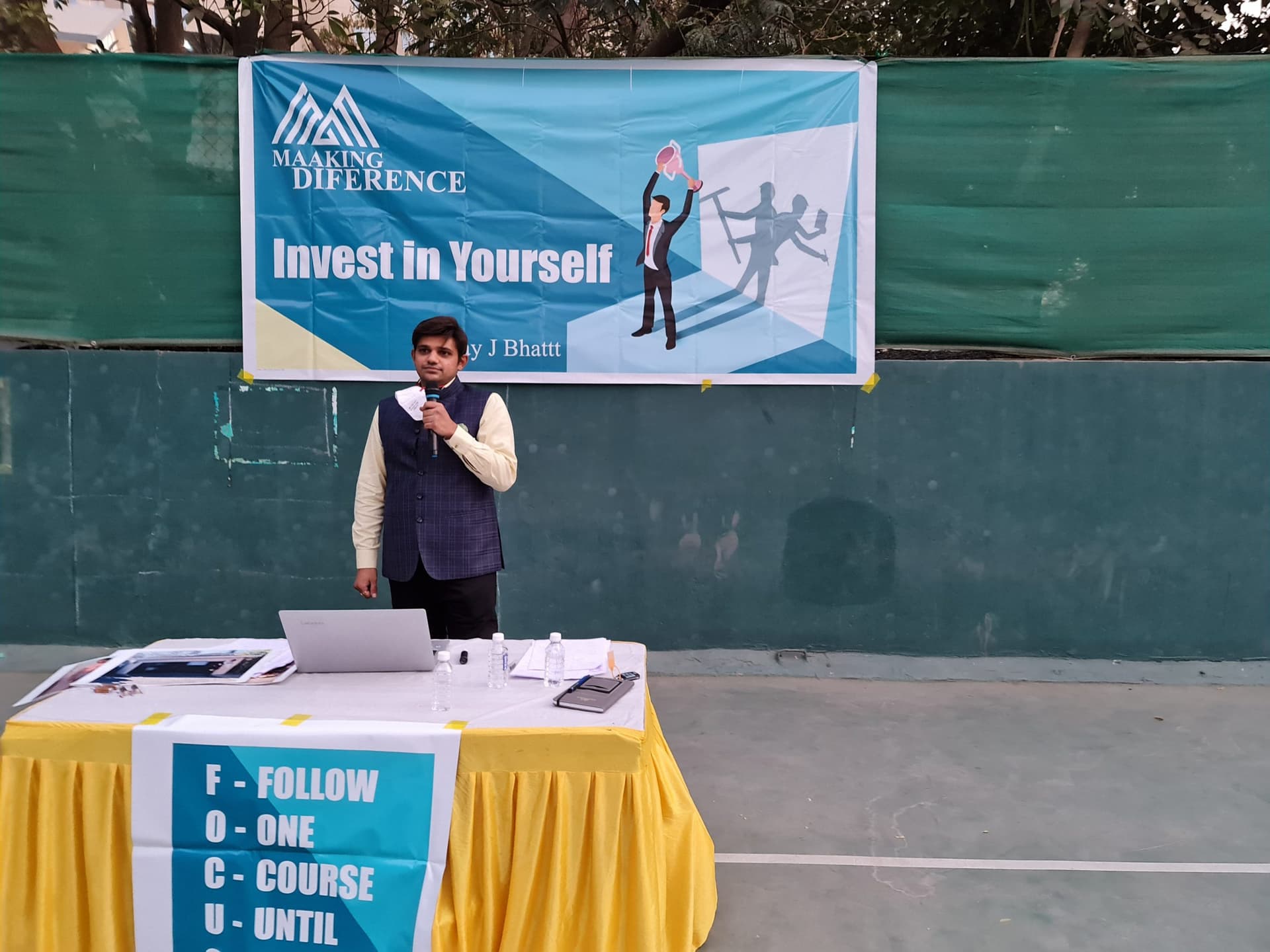 ‘आप भी बनिये टेनिस स्टार’, मोटिवेशनल स्पीकर निलय भट्ट ने बॉल बॉय और कोच का बढ़ाया आत्म विश्वास