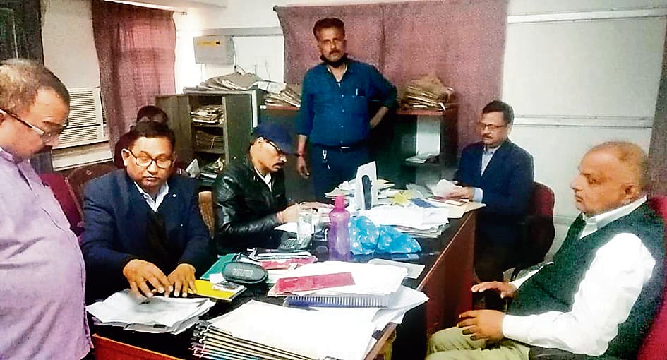 Bihar News: सीवान जिला परिषद के इंजीनियर के ठिकानों पर विजिलेंस का छापा, 3.2 करोड़ की संपत्ति का चला पता