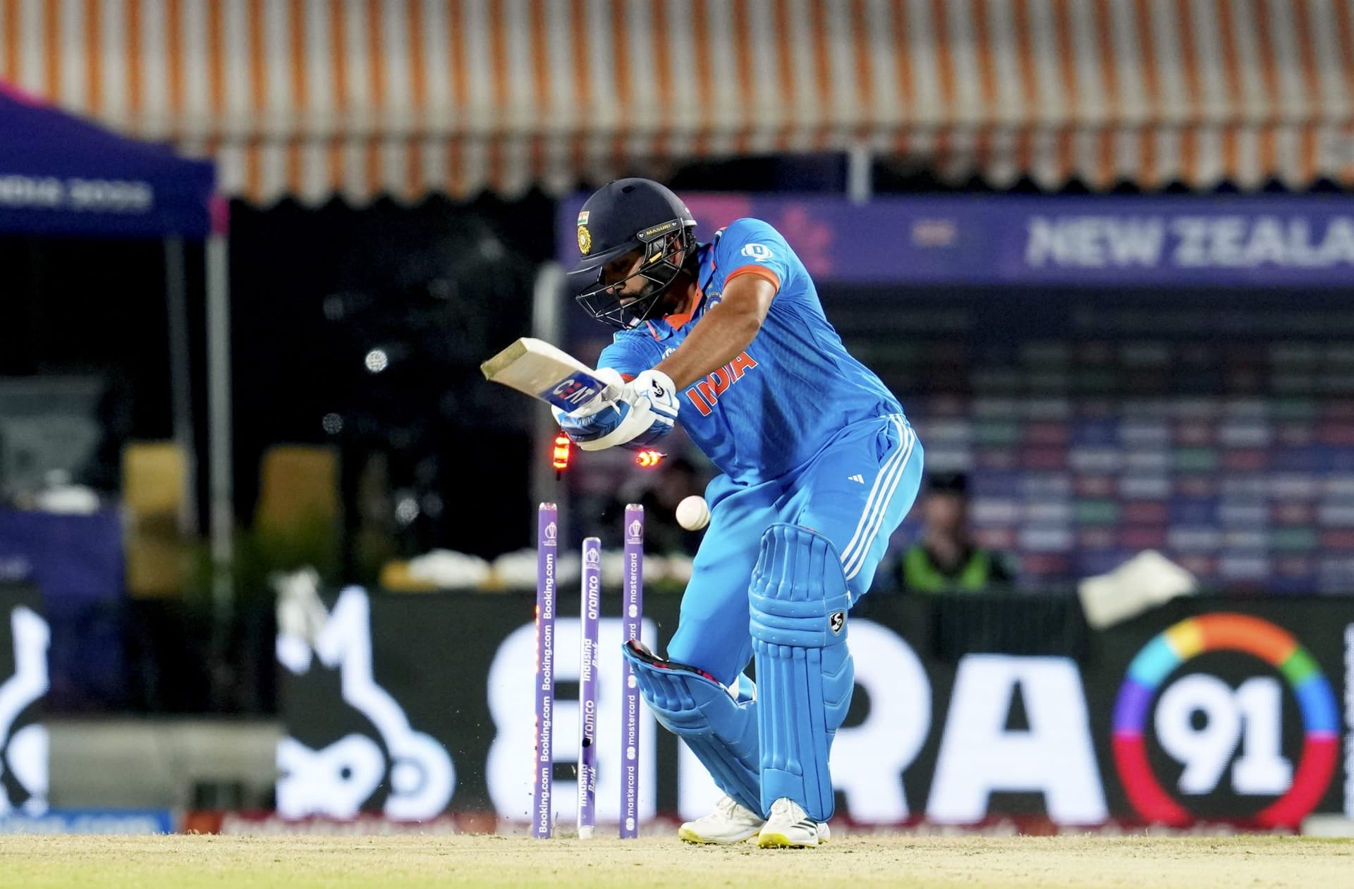 रोहित शर्मा के आउट होने के बाद टीम इंडिया को याद आये ‘भगवान राम’! स्टेडियम में बजा राम सिया राम भजन