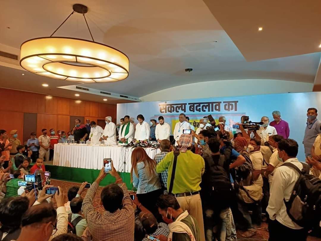 बिहार विधानसभा चुनाव 2020: महागठबंधन ने तेजस्वी को नेता मान सीट बंटवारे का किया ऐलान, मुकेश सहनी ने कहा- मेरे पीठ में भोंका छूरा…