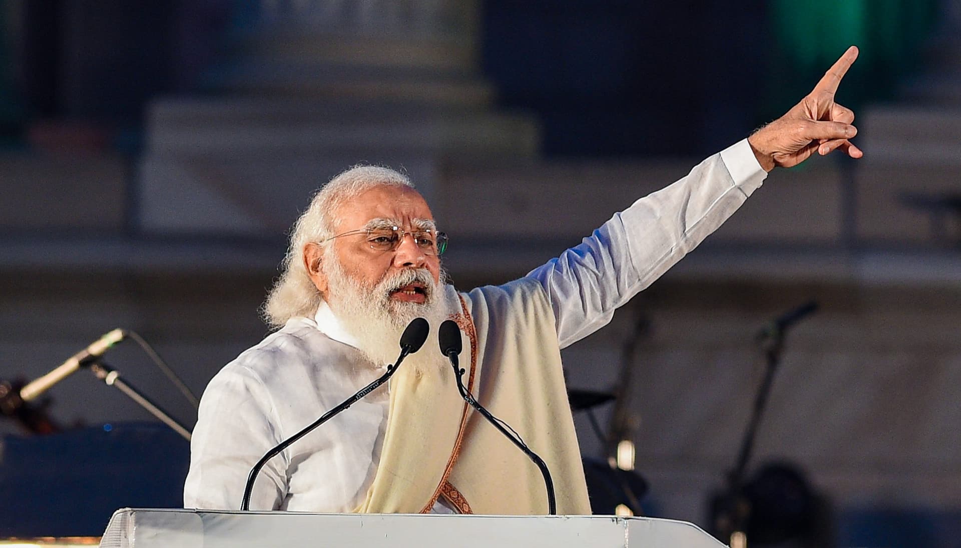 PM MODI की इस तसवीर ने तोड़ा रिकॉर्ड, चंद घंटों में मिले लाखों लाइक्स