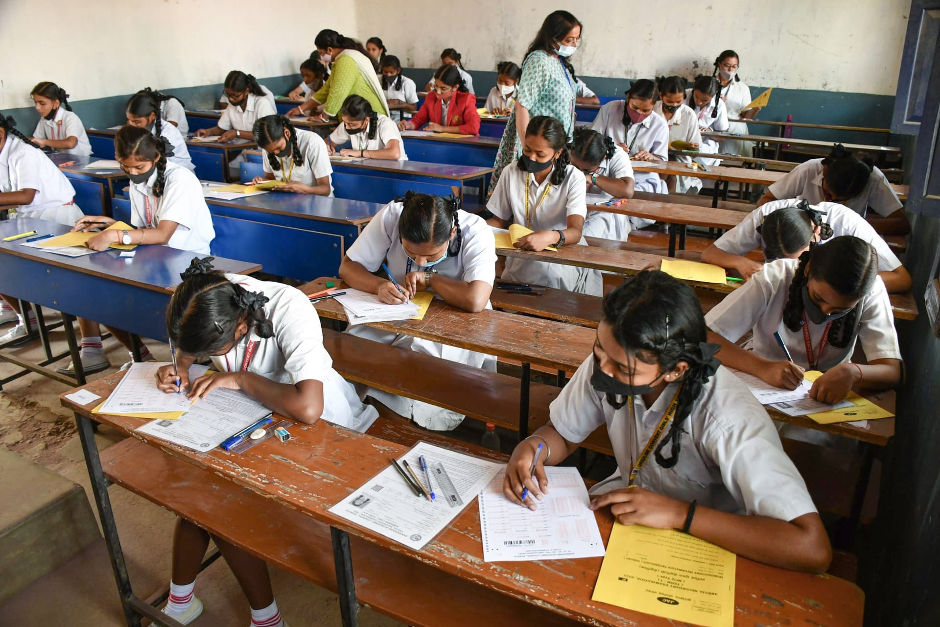 CBSE 2nd term Exam Update: सीबीएसइ बोर्ड परीक्षा दे रहे छात्र इन बातों का जरूर रखें ध्यान