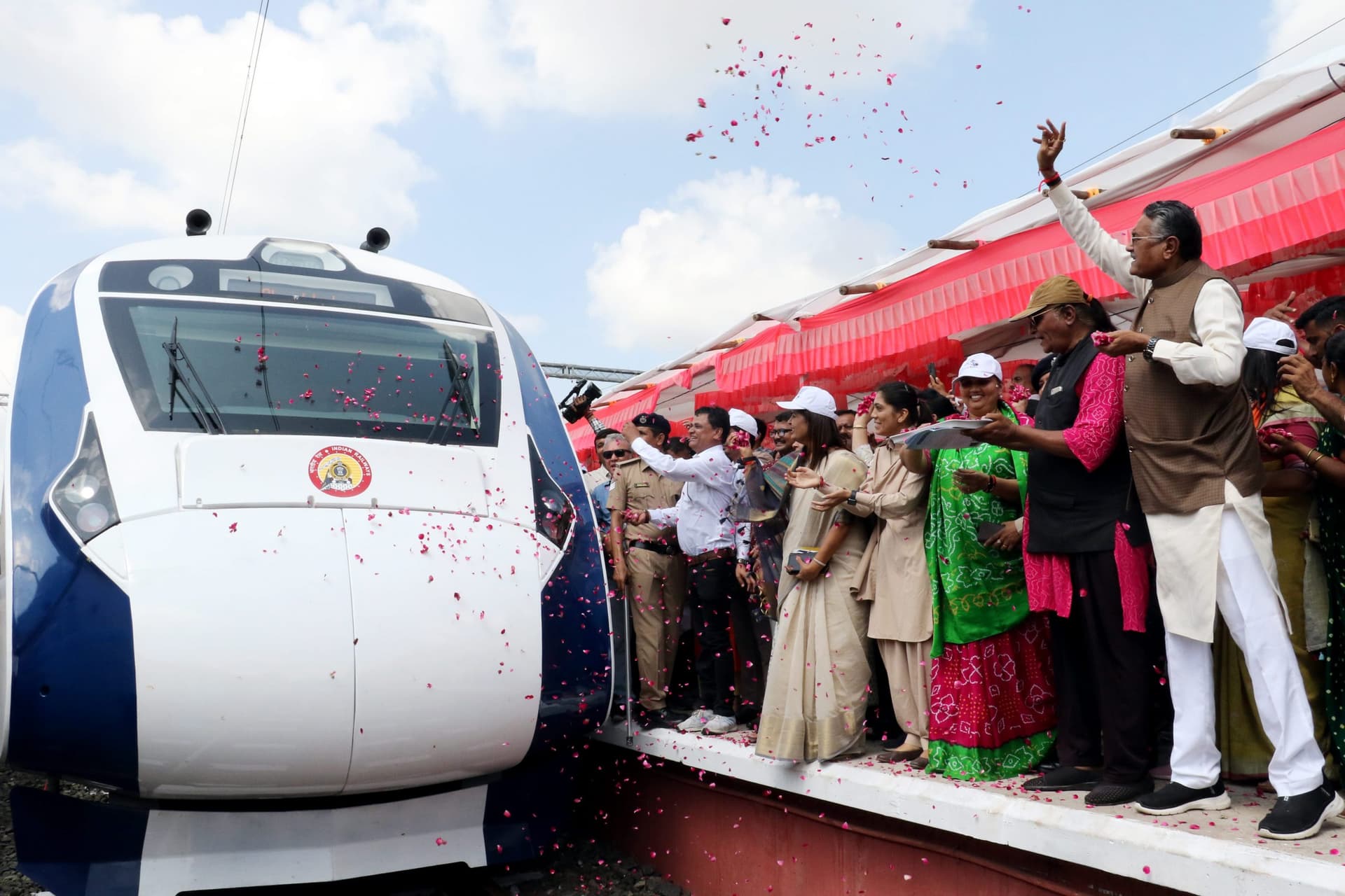 Vande Bharat Train : वंदे भारत एक्सप्रेस में अब नहीं छलकेगा पानी! जानें इस बार क्या किया गया है सुधार