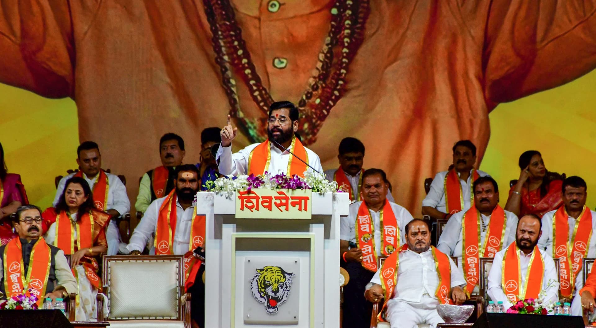एकनाथ शिंदे का बड़ा आरोप, कहा- ‘हिंदुत्व विचारधारा को दफनाया, हमास को भी गले लगा सकते है’