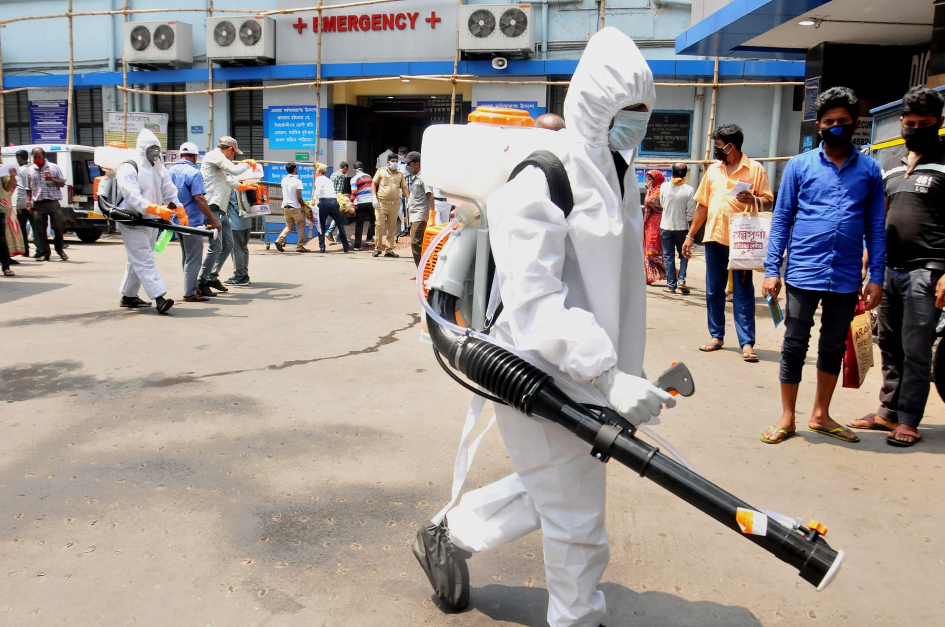 Coronavirus Lockdown : गृह मंत्रालय ने राज्यों से कहा, लॉकडाउन के दौरान अखबार सहित आवश्यक सेवाओं को न रोका जाए