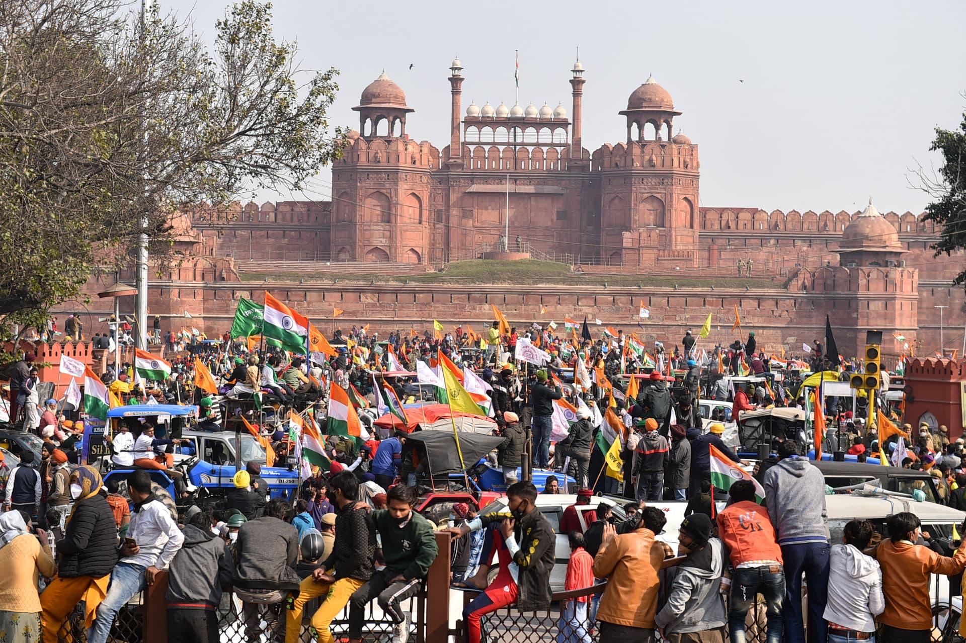 Farmers Protest LIVE Updates: ट्रैक्टर रैली हिंसा मामले में राकेश टिकैत समेत कई किसान नेताओं के खिलाफ FIR दर्ज, 200 लोग हिरासत में