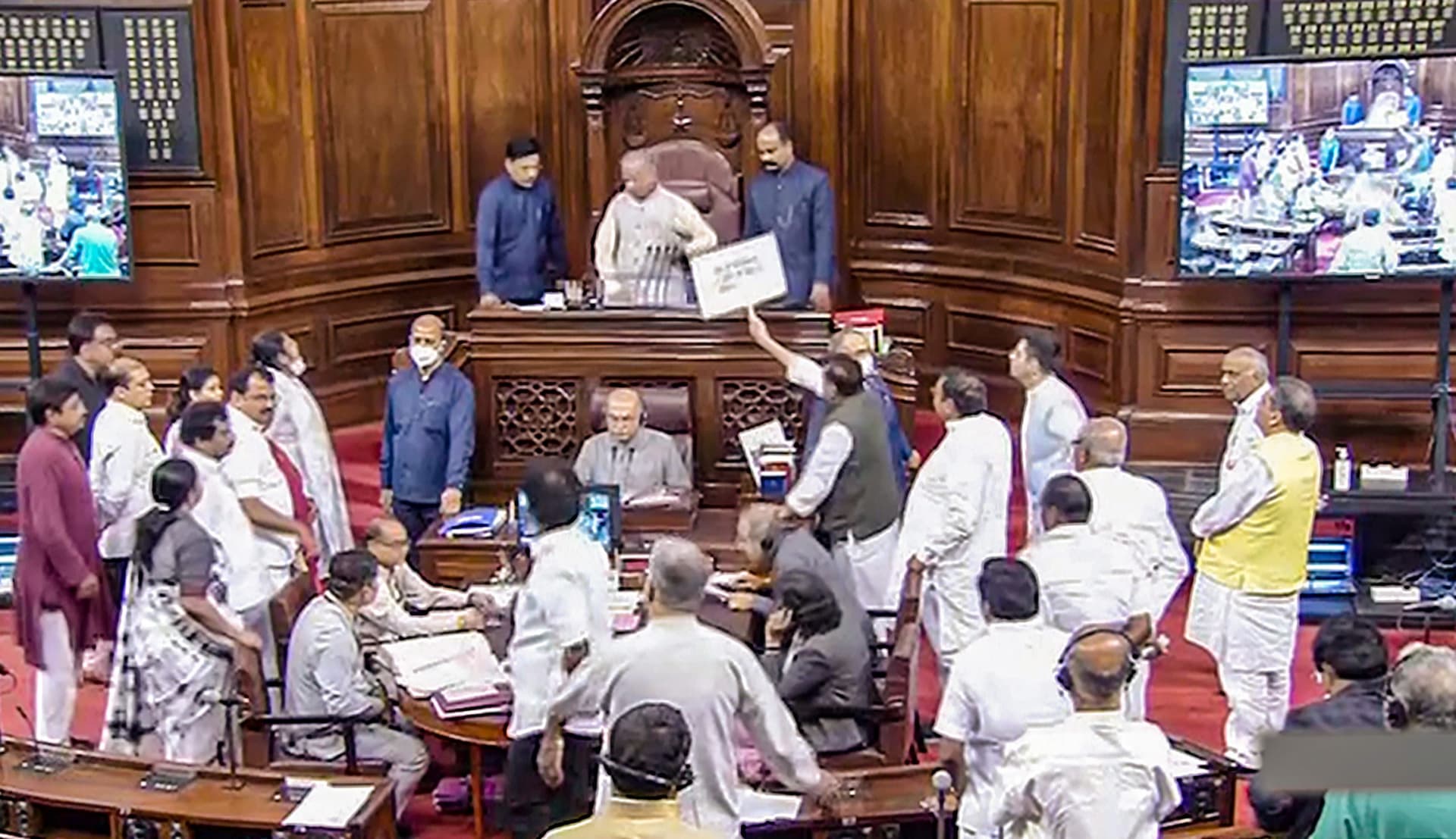 Parliament Monsoon Session 2022: नेशनल हेराल्ड केस पर संसद में हंगामा, हल्ला बोल के मूड में विपक्ष