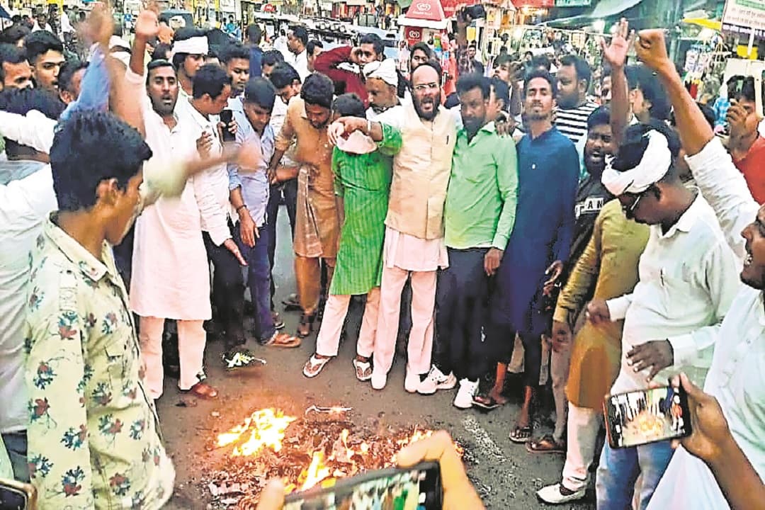 शहाबुद्दीन की पत्नी हिना शहाब को नहीं मिला राज्यसभा टिकट, RJD समर्थकों ने किया लालू-तेजस्वी का पुतला दहन