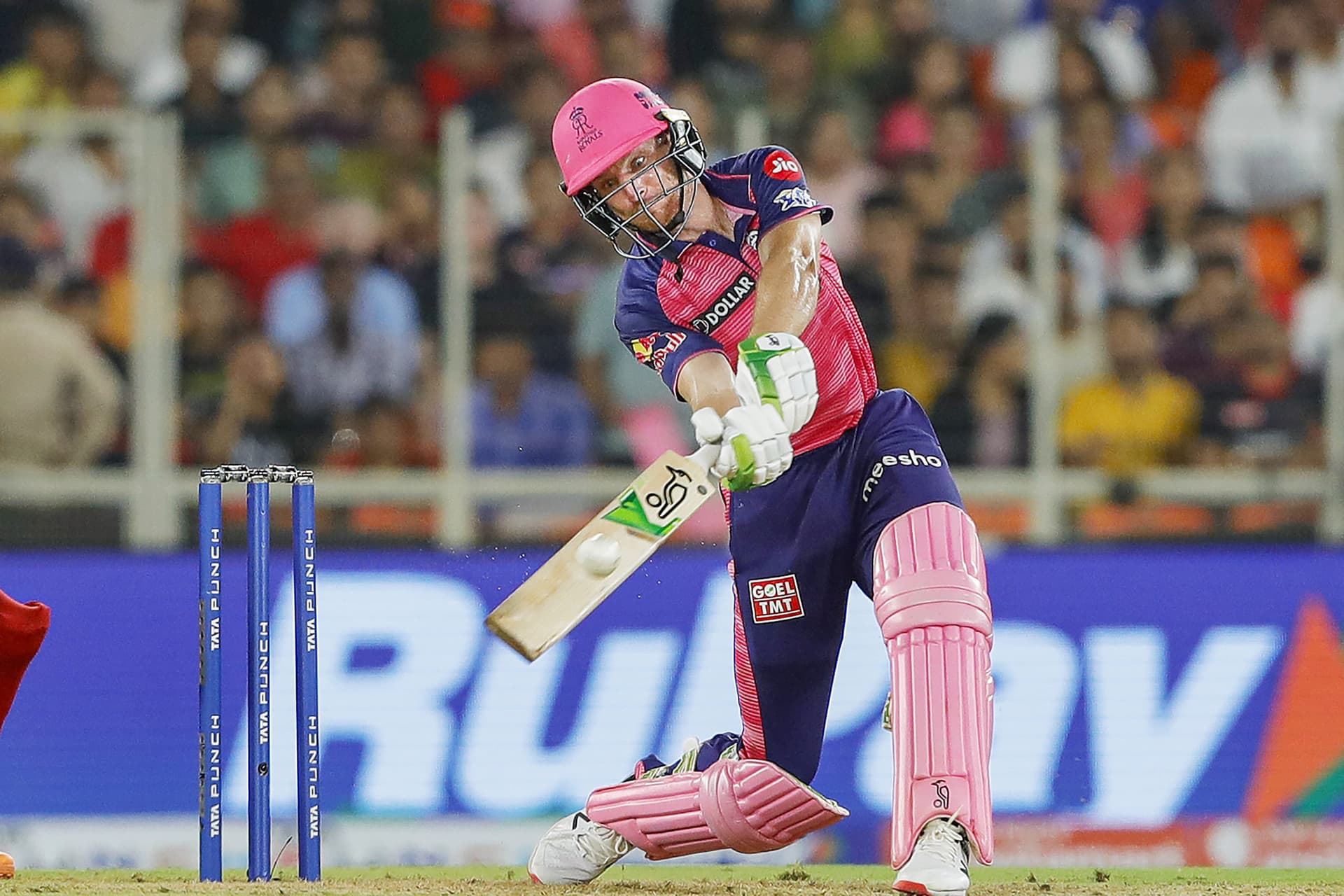 IPL 2022: जोस बटलर ने चौथा शतक जड़ लगायी रिकॉर्ड्स की झड़ी, कई दिग्गज क्रिकेटरों को छोड़ दिया पीछे