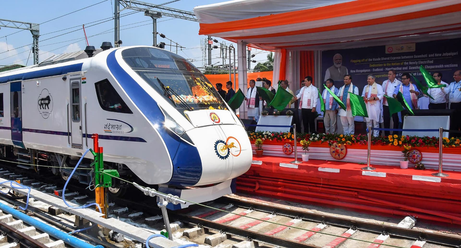 Vande Bharat Mumbai to Goa: अब गोवा घूमना आसान, कल से इस रूट पर चलेगी वंदे भारत एक्सप्रेस ट्रेन