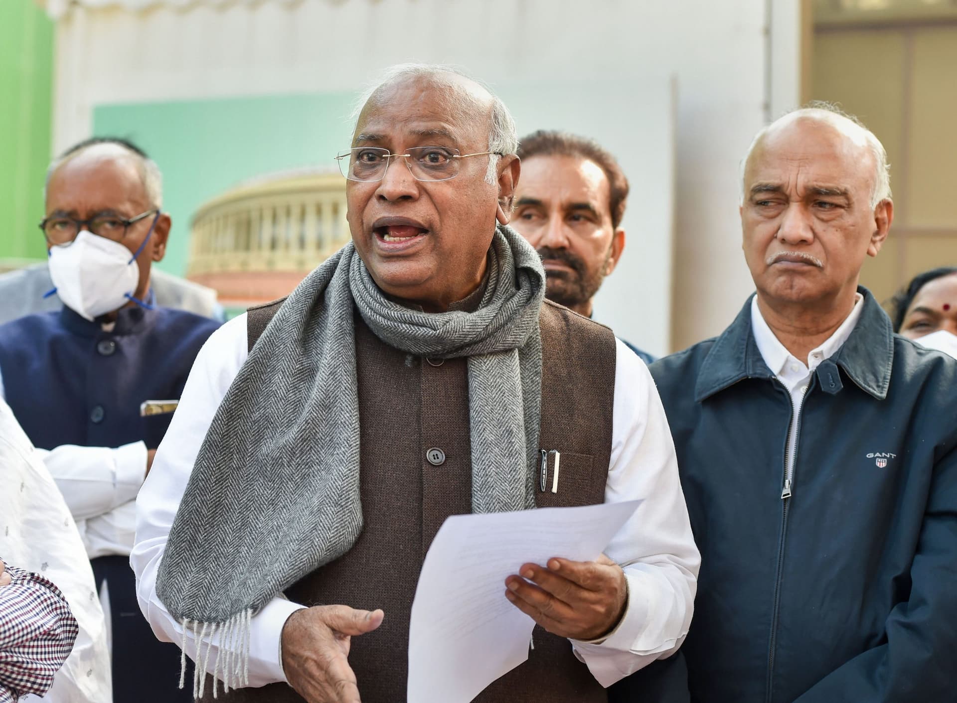 Parliament Updates: विपक्ष को तोड़ना चाहती है मोदी सरकार ? बुलाई गई बैठक में नहीं पहुंची कोई भी पार्टी