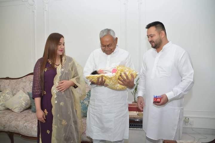 पोती को गोद में लेकर गदगद हुए नीतीश कुमार, जानें दादाजी ने क्या दिया कात्यायनी को गिफ्ट