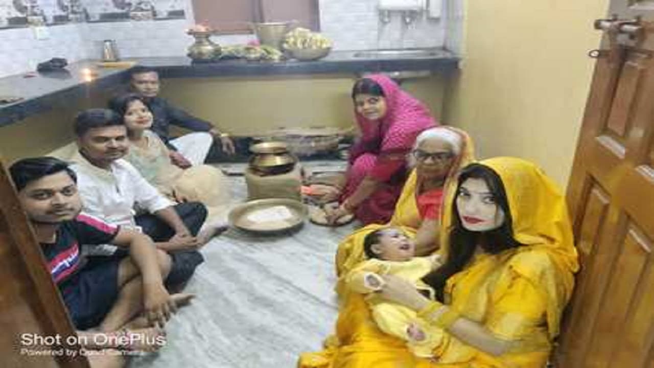 Chhath: मां हुई बीमार तो छठ करने कनाडा से बिहार पहुंचे एनआरआई दंपत्ति, बहु बोली- मैं निभाउंगी परंपरा