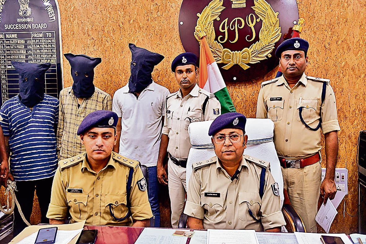 पटना में साइबर गिरोह के सरगना का अपहरण, 15 लाख की मांगी फिरौती, जानें कैसे हुई बरामदगी पटना में साइबर गिरोह के सरगना का अपहरण, 15 लाख की मांगी फिरौती, जानें कैसे हुई बरामदगी