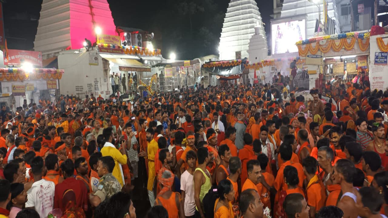 सावन की दूसरी सोमवारी में बाबाधाम में श्रद्धालुओं का उमड़ा जनसैलाब, बोल बम से गुुंजयमान हुआ इलाका